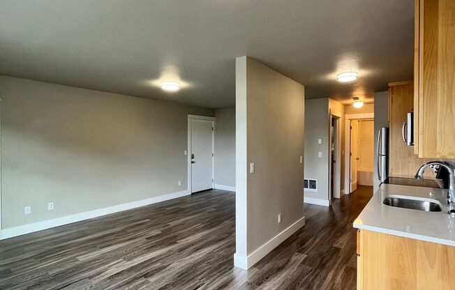 1 bed, 1 bath, $1,595, Unit 14