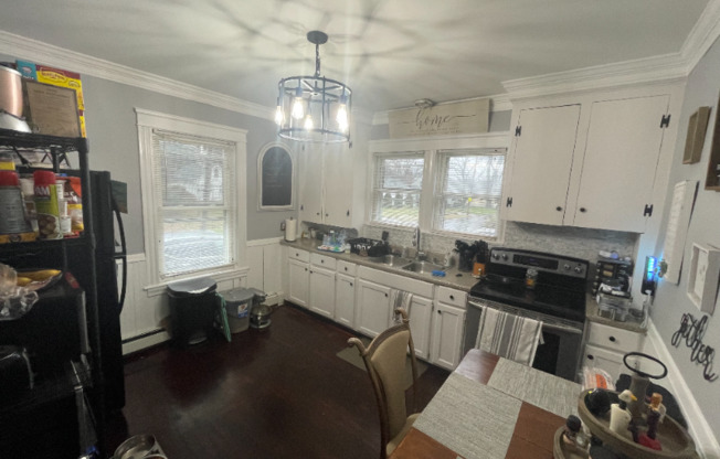 182 DEXTER ST