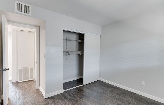 2 beds, 1 bath, 720 sqft, $1,250, Unit B-19
