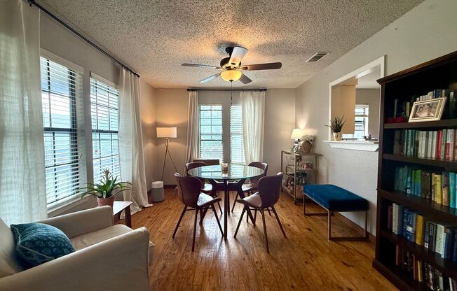 4/3 Home in Clarksville! Incredible location! Available for mid-July!