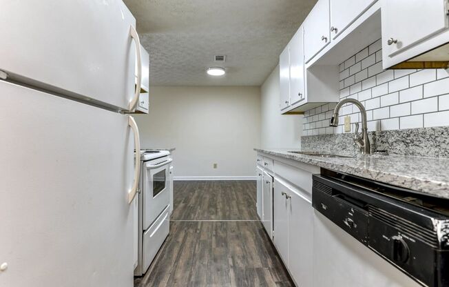 2 beds, 1 bath, 940 sqft, $1,325, Unit F8