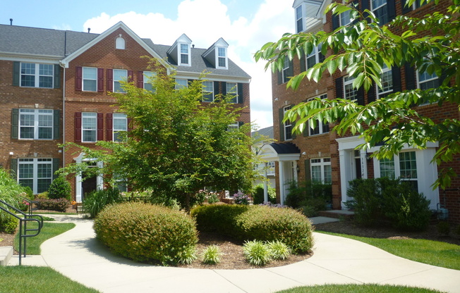 Must-See Townhome in West Broad Village