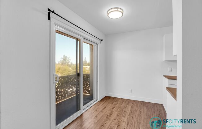 Redwood City: Updated 2 Bed 1 Bath with Private Balcony, in-unit W/D, & Parking Included