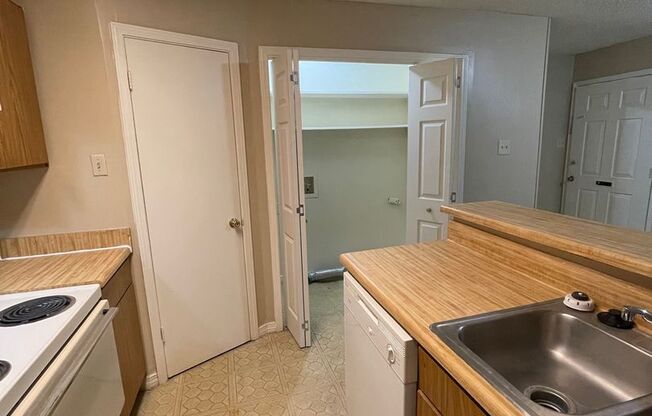 1 bed, 1 bath, 892 sqft, $725, Unit 1456-C