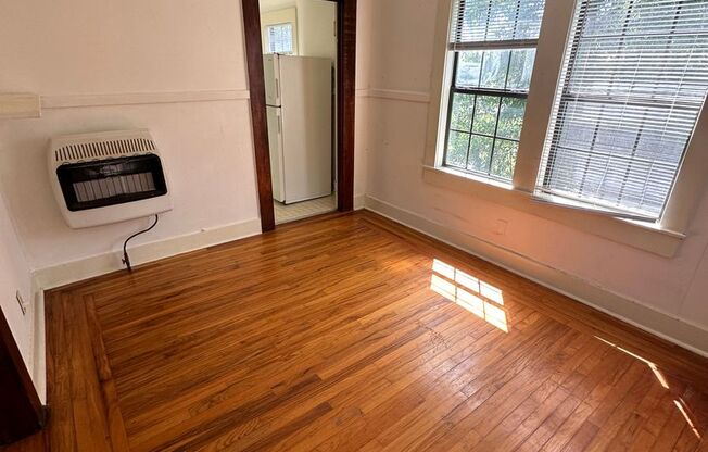 1 bedroom, 1 bath in Midtown. Available NOW!