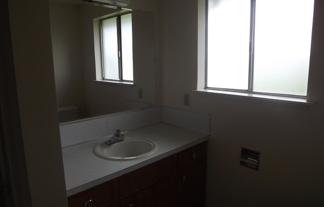 3 beds, 2 baths, $2,300