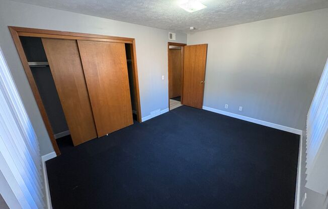 2 beds, 1 bath, 1,080 sqft, $820, Unit #20