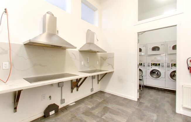 Studio, 1 bath, 160 sqft, $1,375