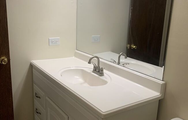 2 beds, 1 bath, 950 sqft, $1,700, Unit 2300#404