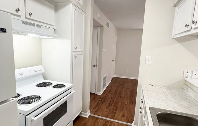 1 bed, 1 bath, $595