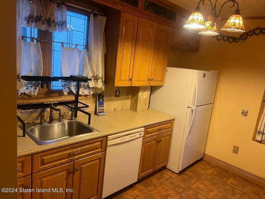 3 beds, 2 baths, 1,276 sqft, $3,600