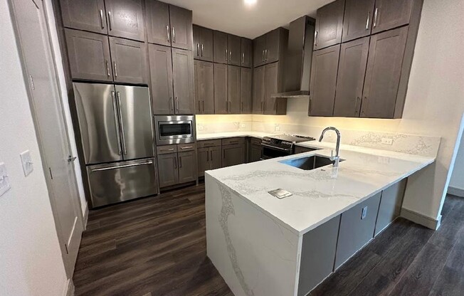 7805 COMMUNICATIONS PKWY