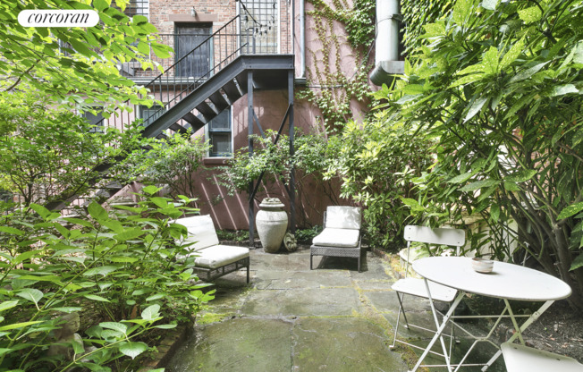 19 PERRY ST