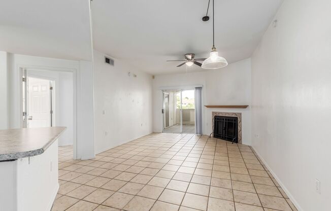 Adorable 2 bedroom unit in Paradise Valley!!