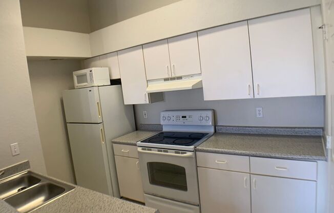 Beautiful 2/2 in an amazing secure community