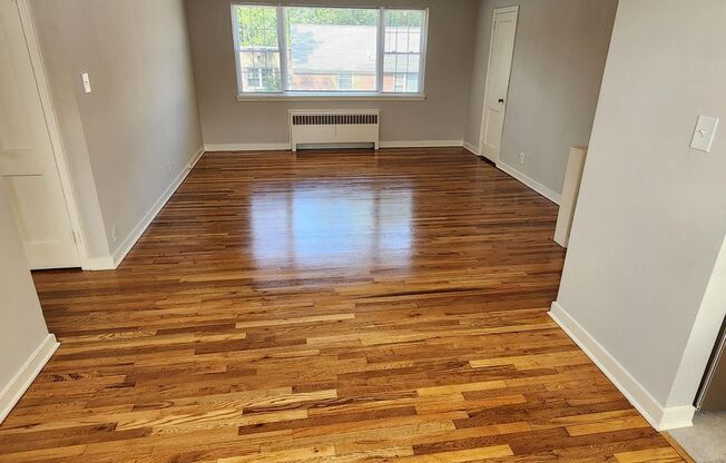 2 beds, 1 bath, 897 sqft, $2,335, Unit G-20