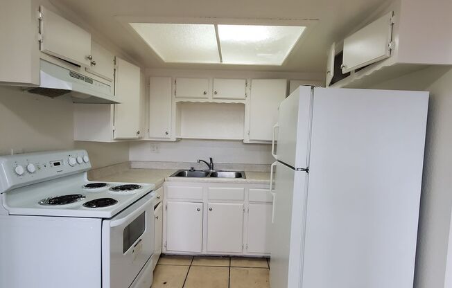 2 beds, 1 bath, $1,995, Unit I