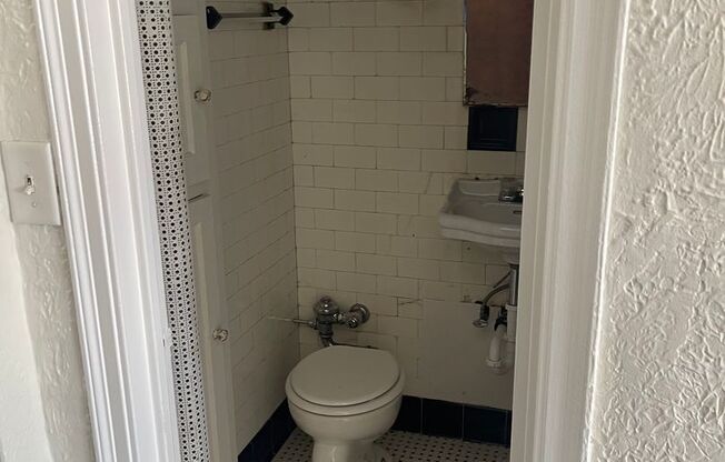 Studio, 1 bath, 400 sqft, $700