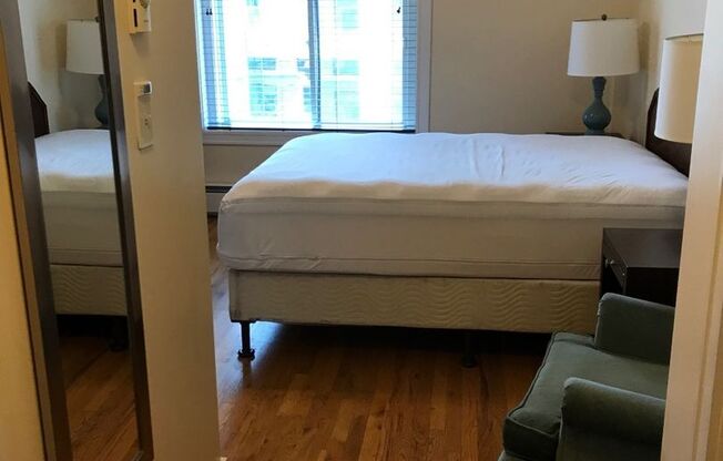 Studio, 1 bath, 315 sqft, $955, Unit 403