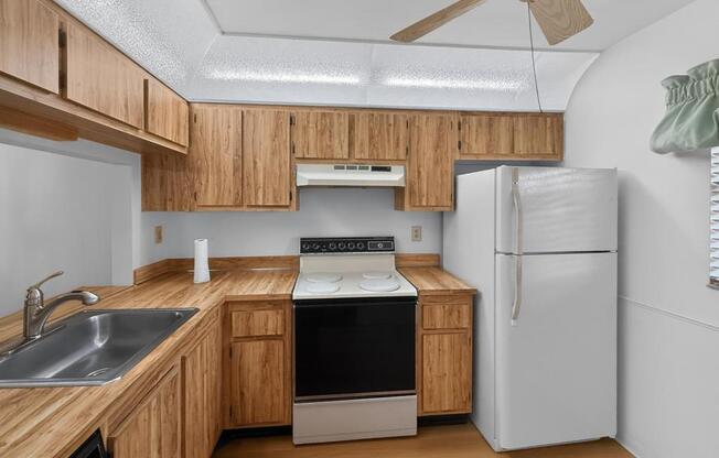 2 beds, 2 baths, 806 sqft, $2,000