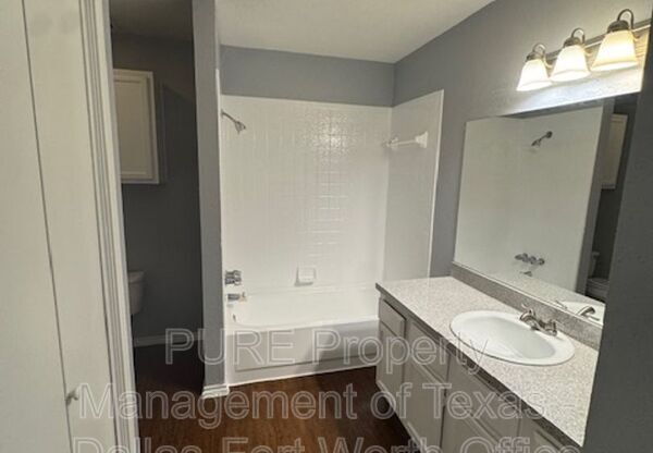 810 203 CASTLEGLEN DR