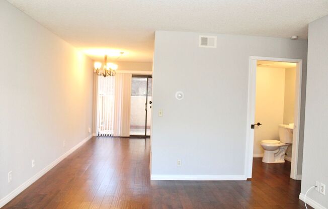 Beautiful 2B/1.5BA Condo w/ Patio & Washer/Dryer in Bay Ho!