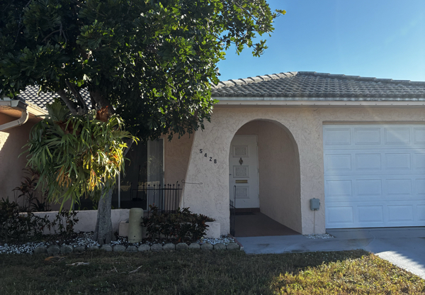 5428 LARCHMONT CT N