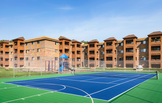 Willow Creek Apartments_Plymouth MN_Sport Court