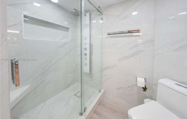 3 beds, 2 baths, $4,200, Unit # 1406