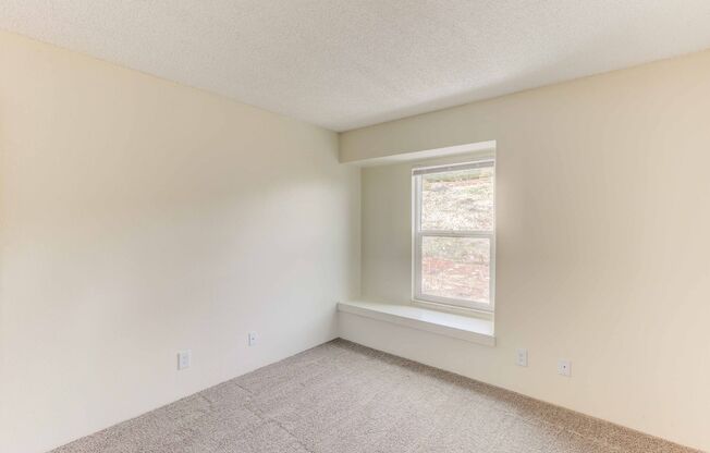 2 beds, 1 bath, 820 sqft, $1,575, Unit 08-301