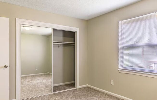 2 beds, 1.5 baths, 976 sqft, $1,250, Unit 200C