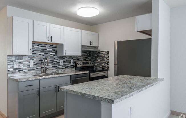 2 beds, 1 bath, 930 sqft, $1,795, Unit T5