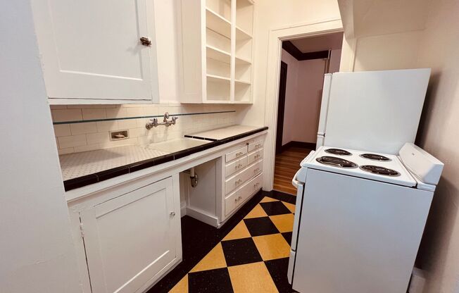 Studio, 1 bath, 310 sqft, $1,299, Unit 204