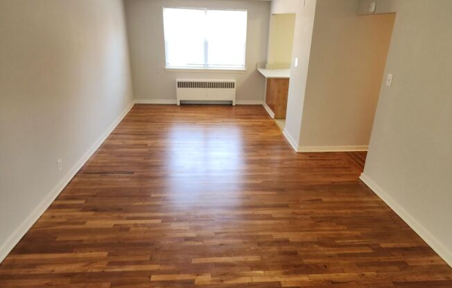 2 beds, 1 bath, 897 sqft, $2,195, Unit A-19