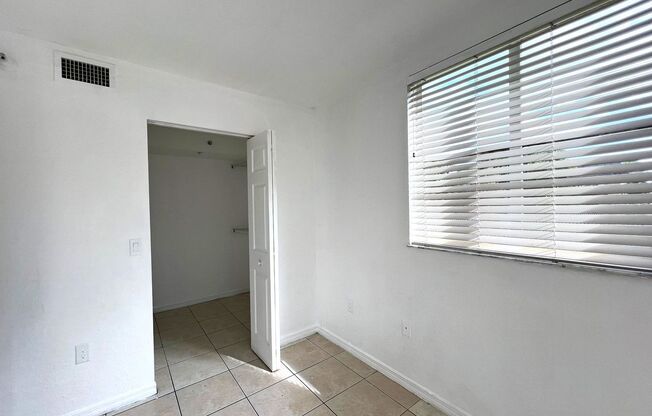 3 beds, 2 baths, 1,079 sqft, $2,900, Unit 13820-109