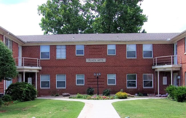 Updated 1-Bedroom in the Heart of the Plaza District