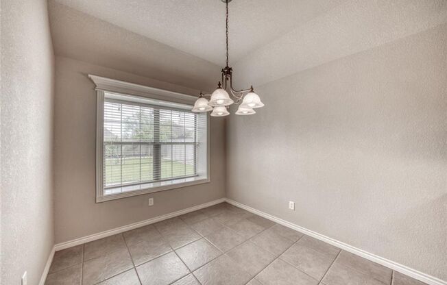 Adorable 3/2 in South College Station! August 2025 Move-in!