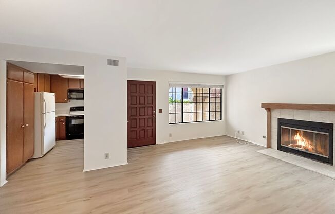 Charming 2BD/2BA Condo in La Jolla Village W/ A/C, Washer/Dryer, & Pool/Spa!