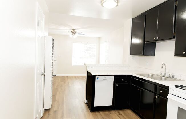 1 bed, 1 bath, 660 sqft, $2,120, Unit 65-101