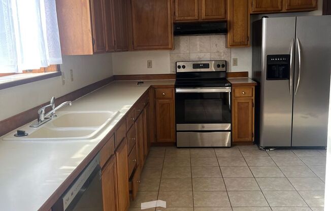 Spacious 4 Bed 3 Bath Lynnwood Home w/ Full Attached Mother-In-Law Unit!