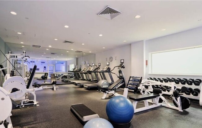 Studio, 1 bath, 400 sqft, $3,300, Unit 10J