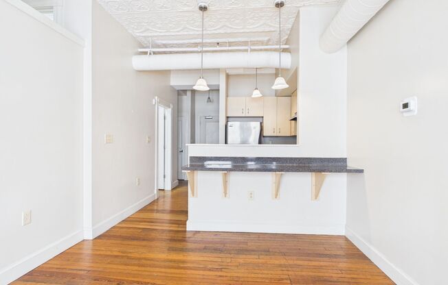 2 beds, 2 baths, 925 sqft, $1,600, Unit 404