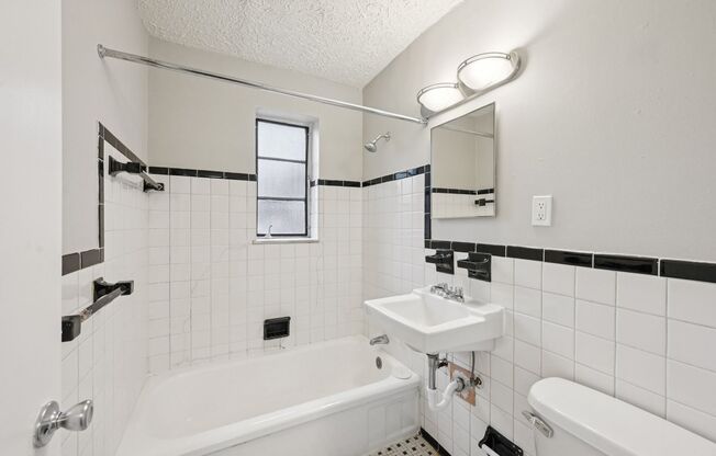 2 beds, 1 bath, 610 sqft, $850, Unit 195-03