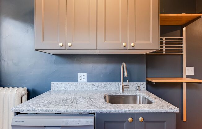 1 bed, 1 bath, 700 sqft, $1,250, Unit 6