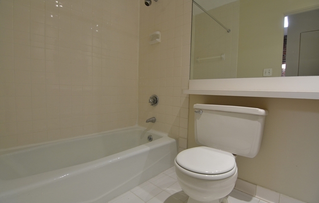 2 beds, 1 bath, 970 sqft, $4,075, Unit 63-6