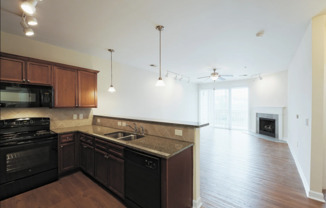 1 bed, 1.5 baths, 937 sqft, $1,295, Unit 342