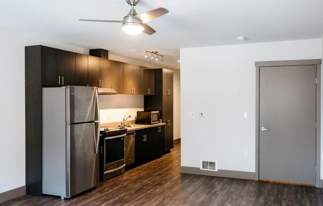 Studio, 1 bath, 489 sqft, $1,615, Unit 136