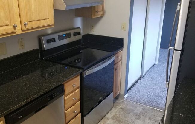 2 beds, 1 bath, 975 sqft, $1,575, Unit 209