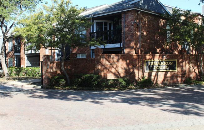 Cozy 2 bedroom Condo in Far North Dallas with a pool view!