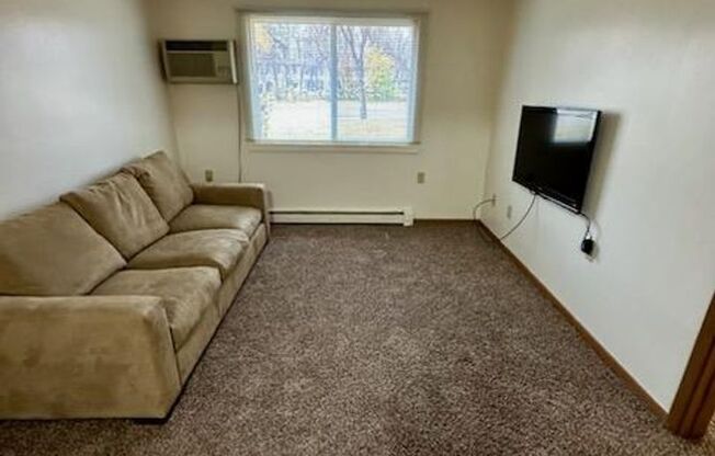 1 bed, 1 bath, $950, Unit 615-7